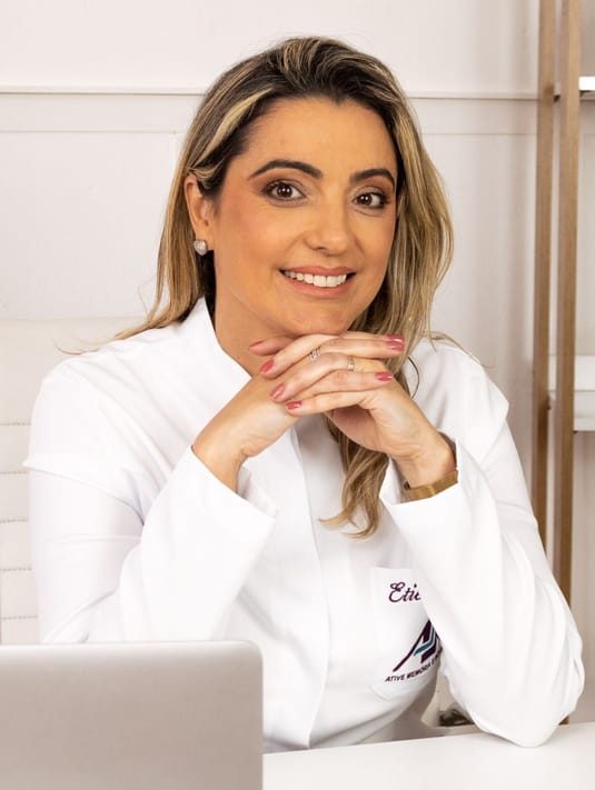 Etiene Soares, autora do manual